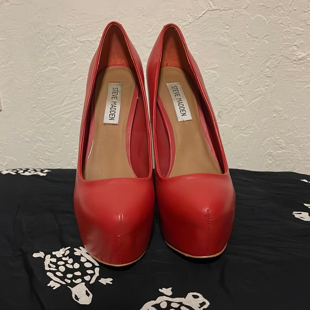 Steve Madden Red Pumps